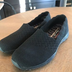 Price is firm! Black Skechers memory foam slip ons Sz 8